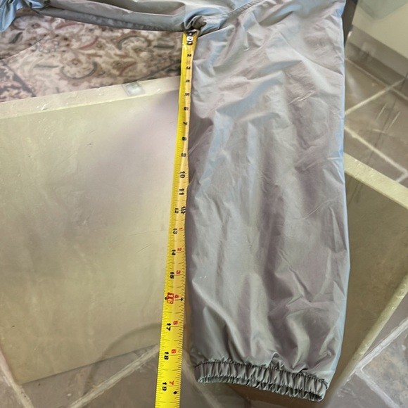 Obey, M, hooded windbreaker, light lining,snaps,raglan sleeves, adjust hem, EUC - Picture 9 of 10